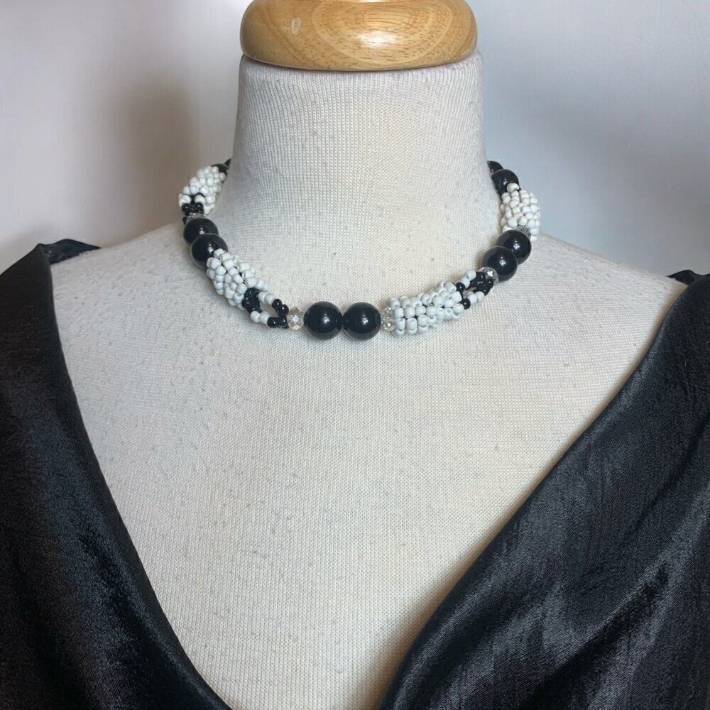 Vintage TENG YUE Black White Glass Bead Necklace